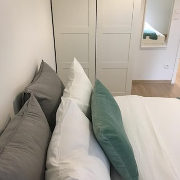 trendy new and large 3 beds 90m2 in city center