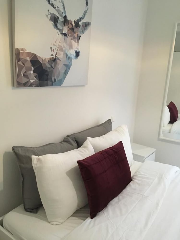 trendy new and large 3 beds 90m2 in city center