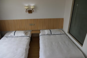 wuyishan city chun hui traders hotel