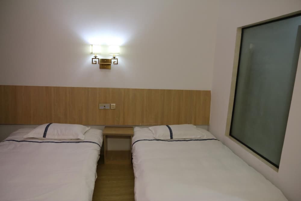 wuyishan city chun hui traders hotel