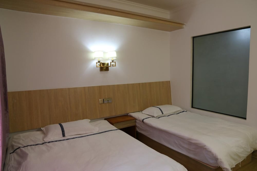 wuyishan city chun hui traders hotel