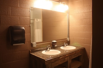 Old School Motel Rv,,2 star