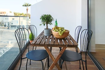 phaedrus living seaside luxury flat athina 109
