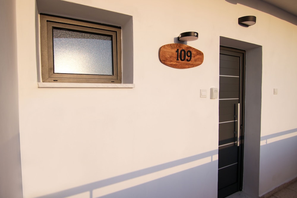phaedrus living seaside luxury flat athina 109