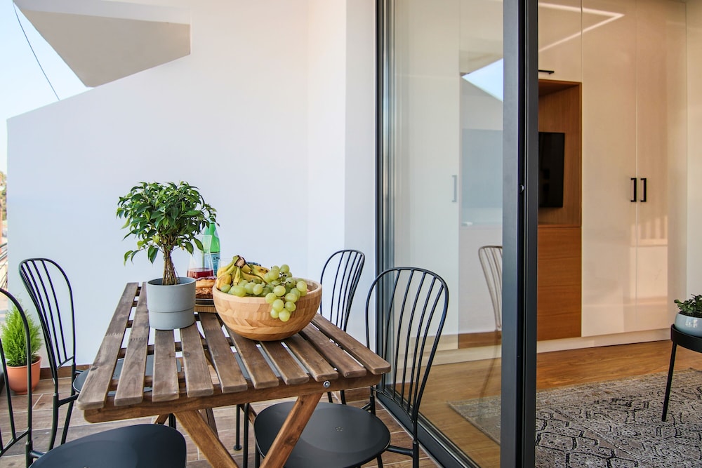 phaedrus living seaside luxury flat athina 109