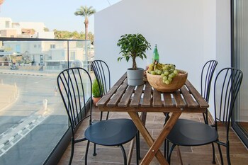 phaedrus living seaside luxury flat athina 109