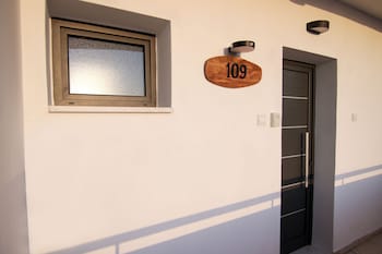 phaedrus living seaside luxury flat athina 109