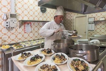 hotel pensione monti
