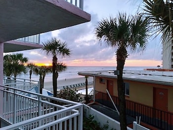 flamingo inn beachfront