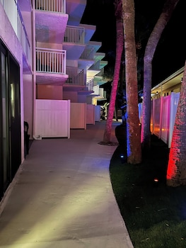 flamingo inn beachfront