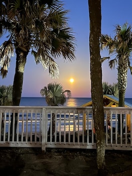 flamingo inn beachfront