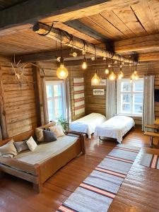 lauri historical log house manor