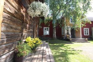 lauri historical log house manor