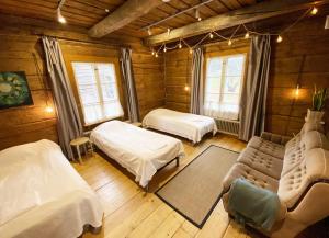 lauri historical log house manor