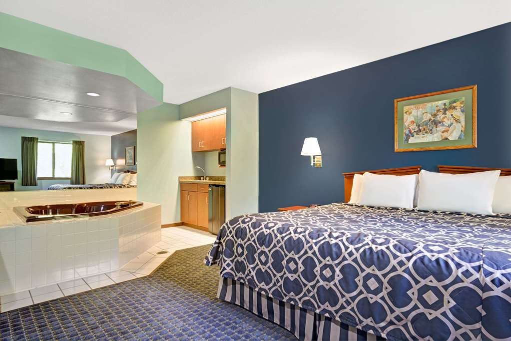 super 8 by wyndham hudson