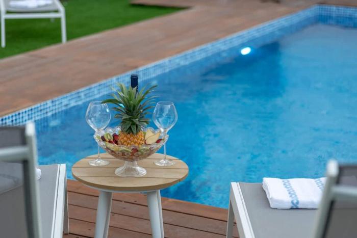 dov garden apartment with private pool