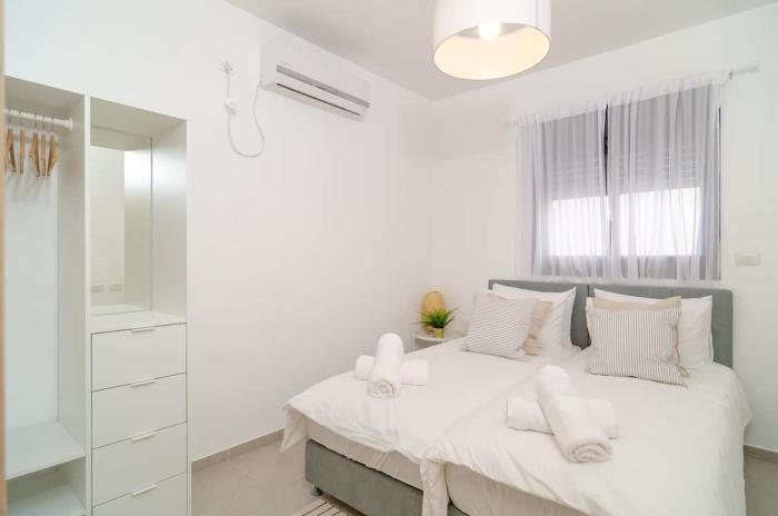 dov garden apartment with private pool