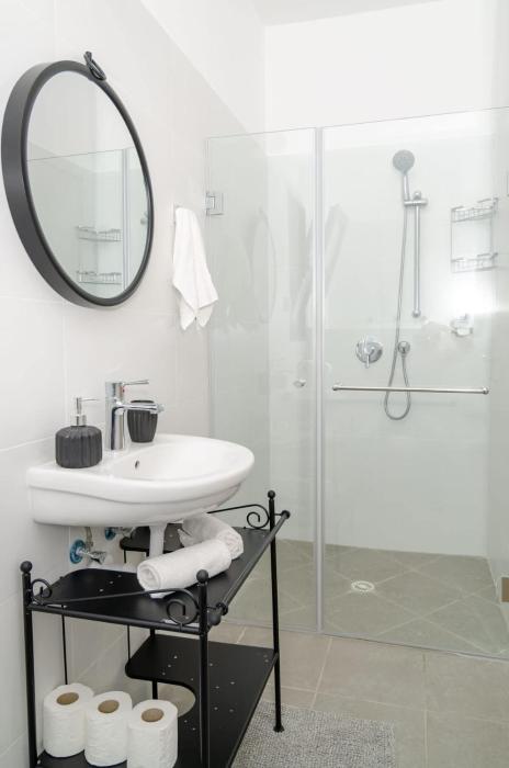 dov garden apartment with private pool