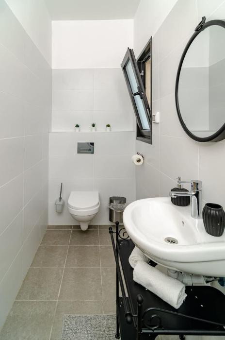 dov garden apartment with private pool
