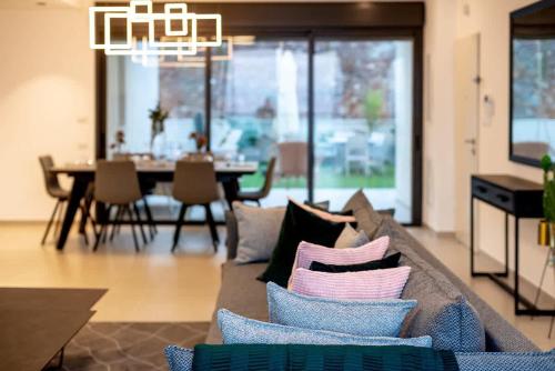 dov garden apartment with private pool