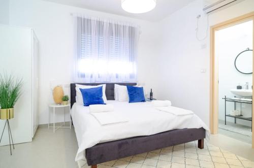 dov garden apartment with private pool