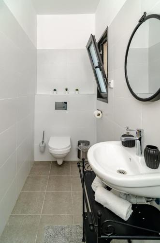dov garden apartment with private pool