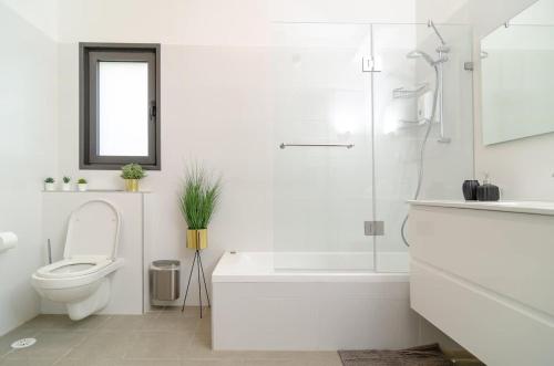 dov garden apartment with private pool