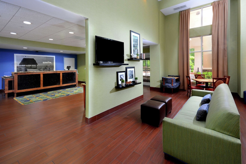 hampton inn and suites huntersville