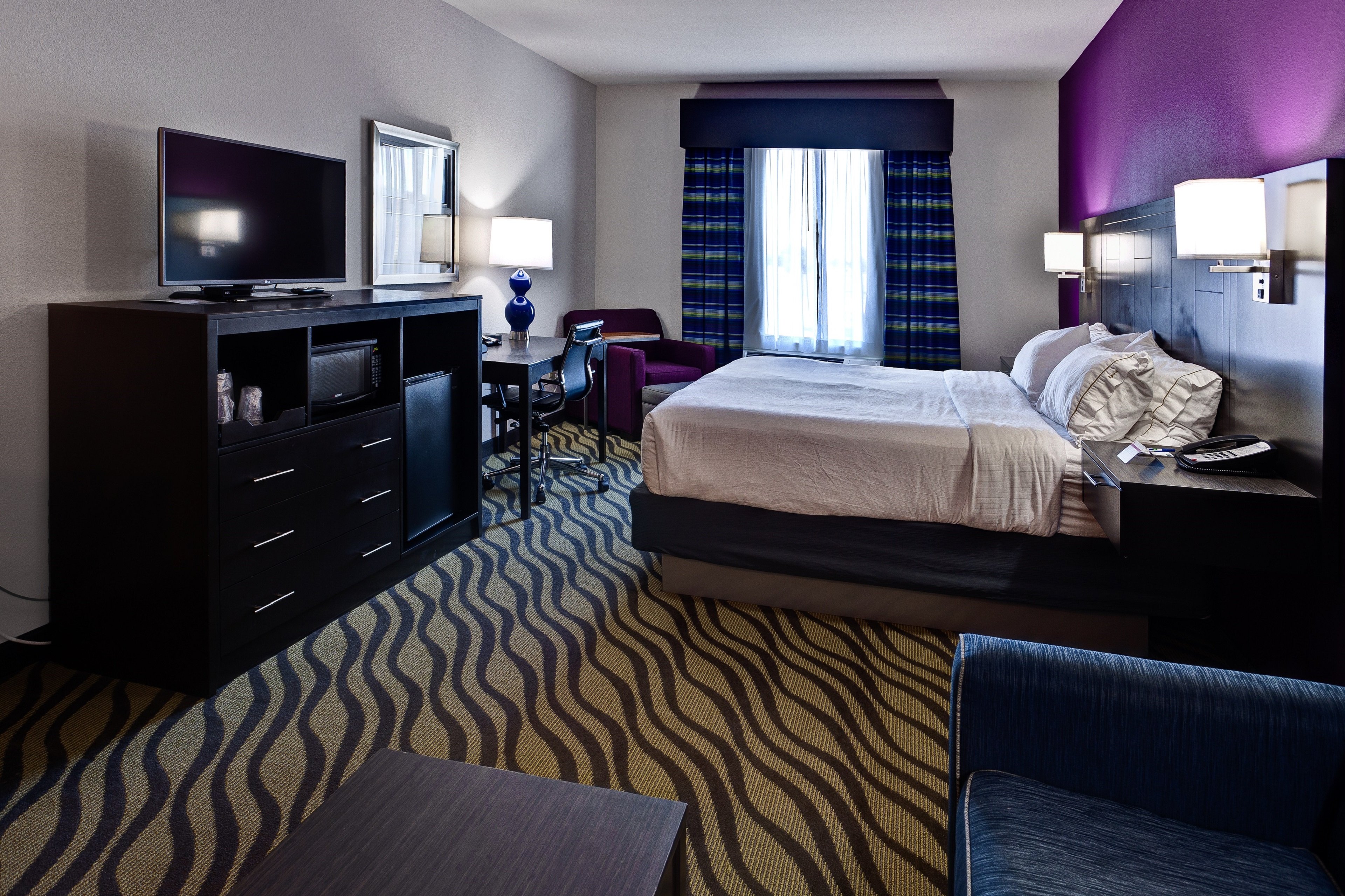 holiday inn express hutchinson by ihg