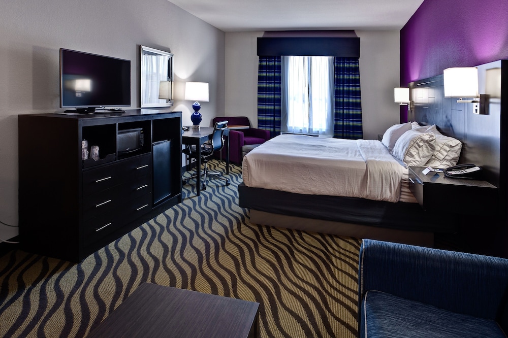 holiday inn express hutchinson by ihg