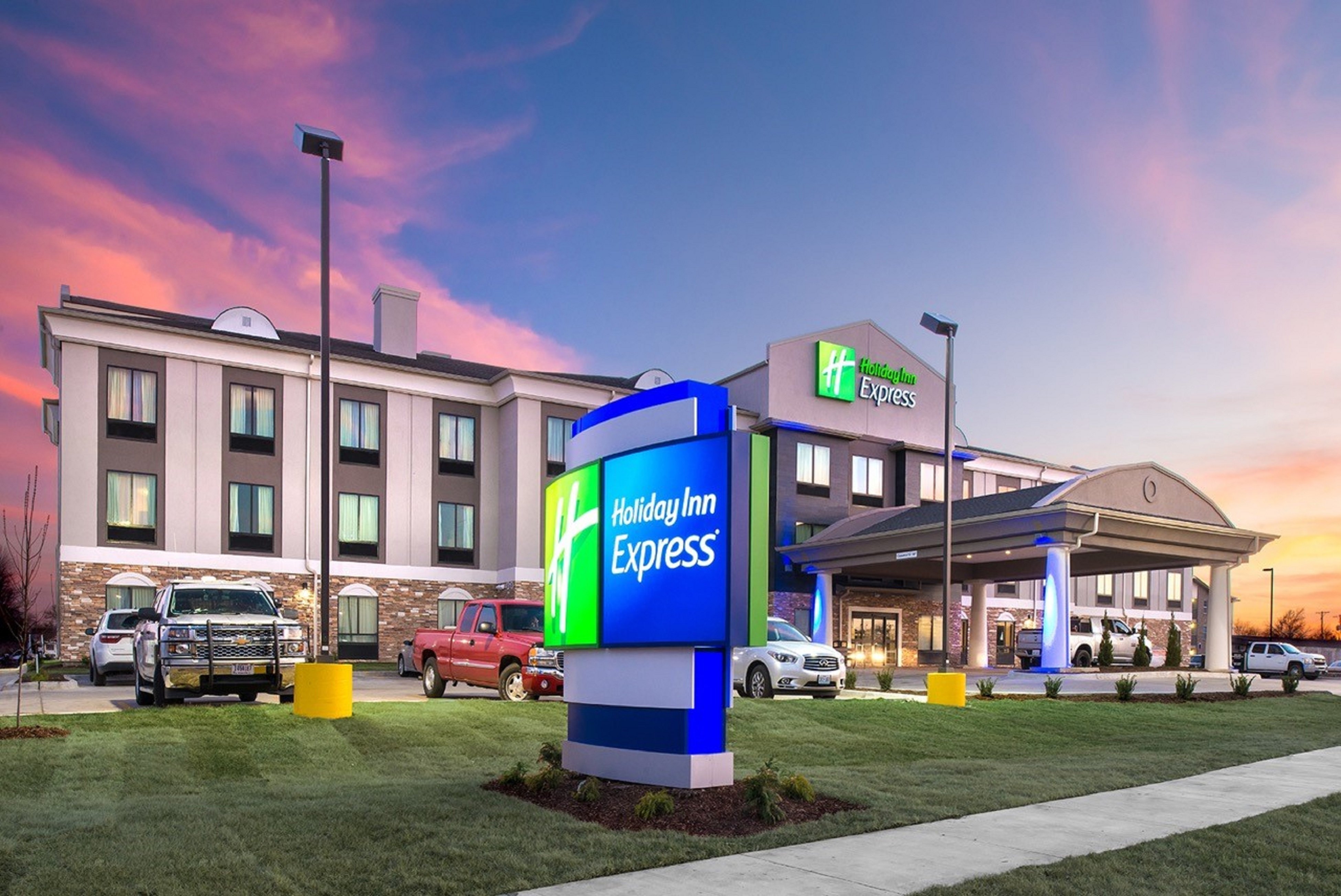 holiday inn express hutchinson by ihg