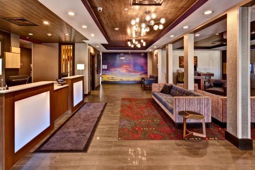 holiday inn express hutchinson by ihg