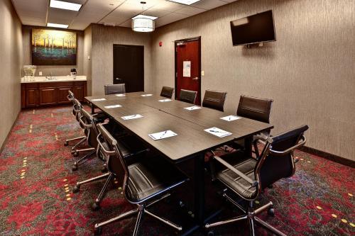 holiday inn express hutchinson by ihg