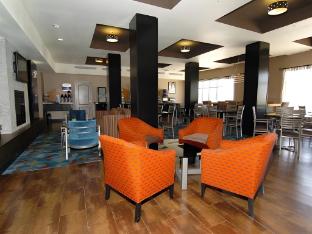 holiday inn express hutchinson by ihg