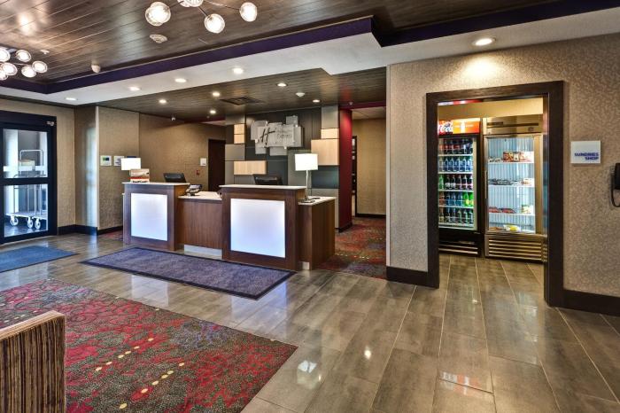 holiday inn express hutchinson by ihg