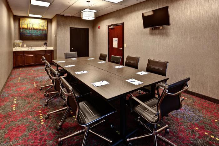 holiday inn express hutchinson by ihg