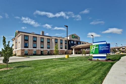 holiday inn express hutchinson by ihg