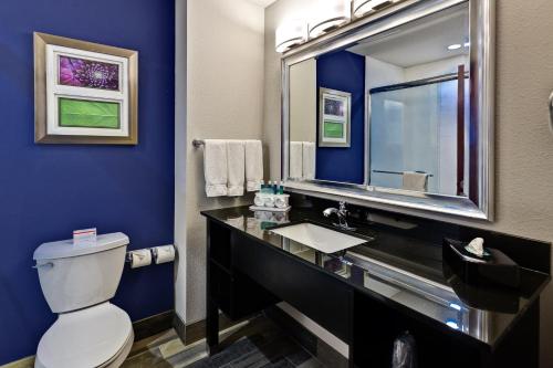 holiday inn express hutchinson by ihg