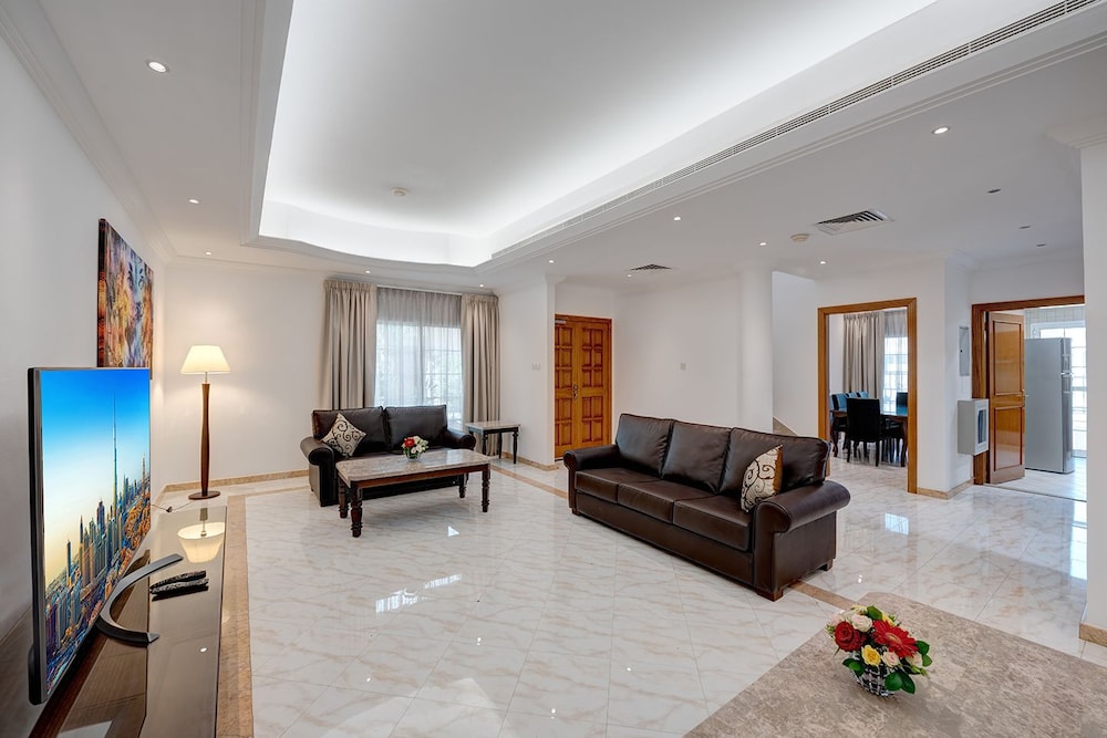 j5 four bedroom villa in mirdif