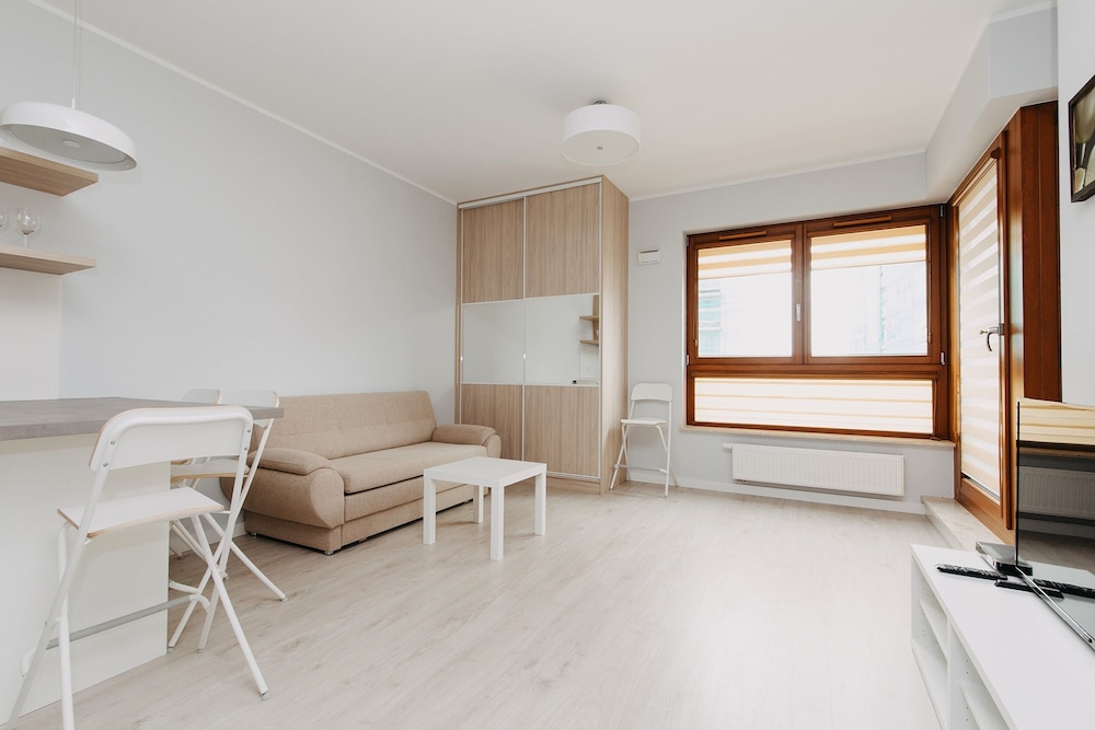 shortstaypoland zdziechowskiego b72