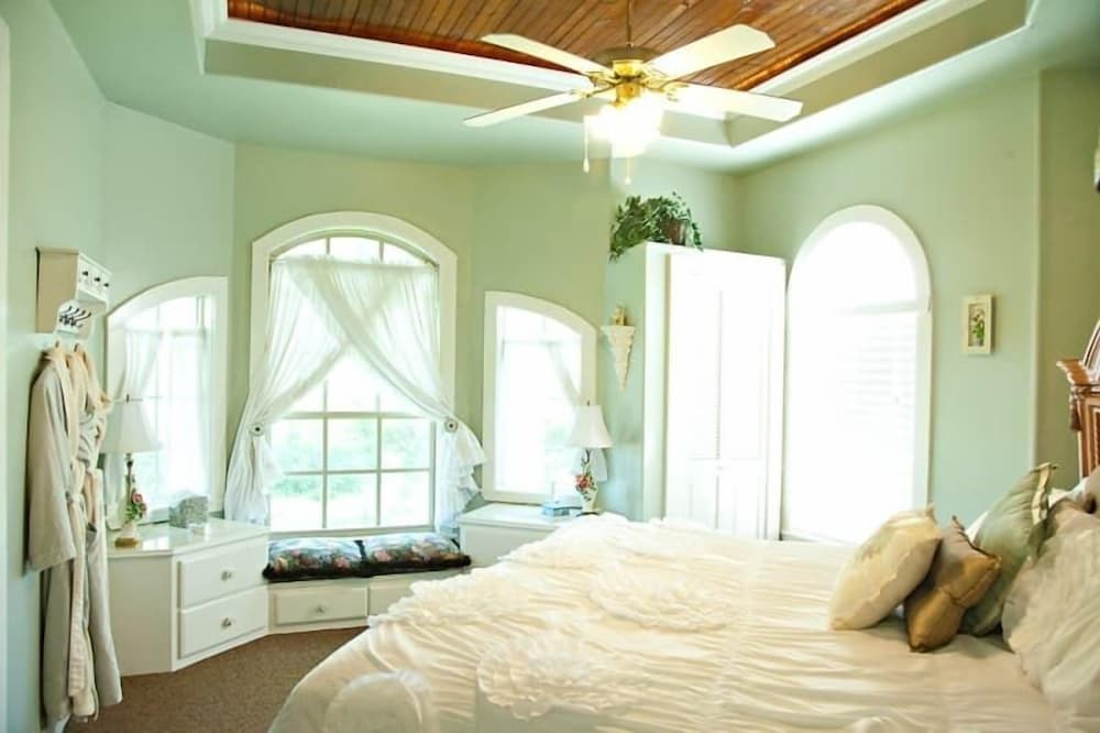 lillian farms bed and breakfast