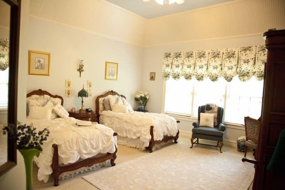 lillian farms bed and breakfast