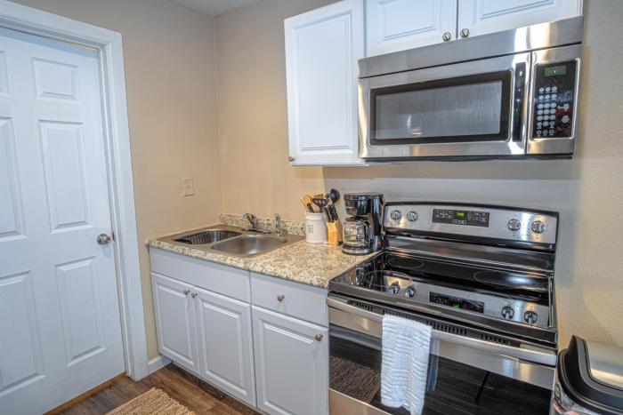 houston st guest house near downtown military base
