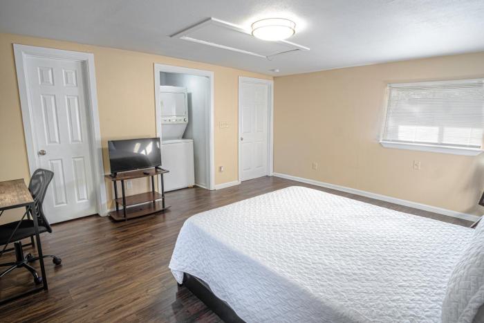 houston st guest house near downtown military base
