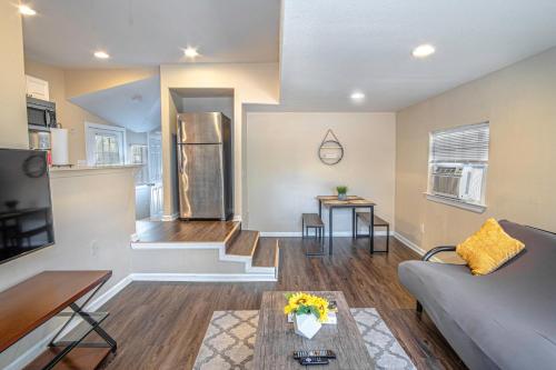 houston st guest house near downtown military base