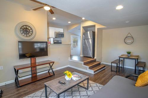 houston st guest house near downtown military base