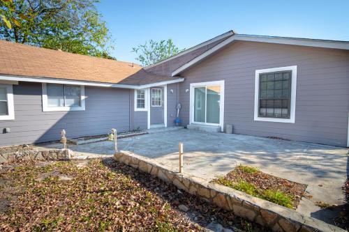 houston st guest house near downtown military base