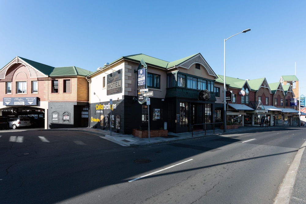 mayfair plaza motel