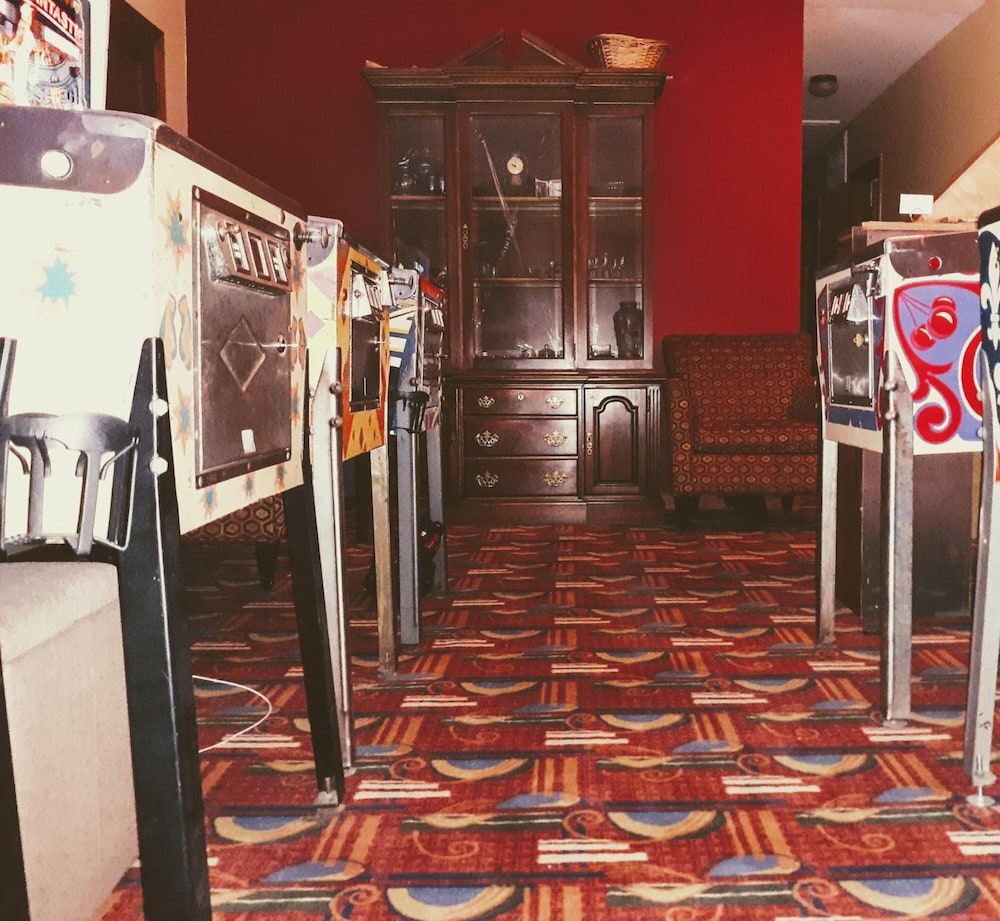 a house full of steel balls and games