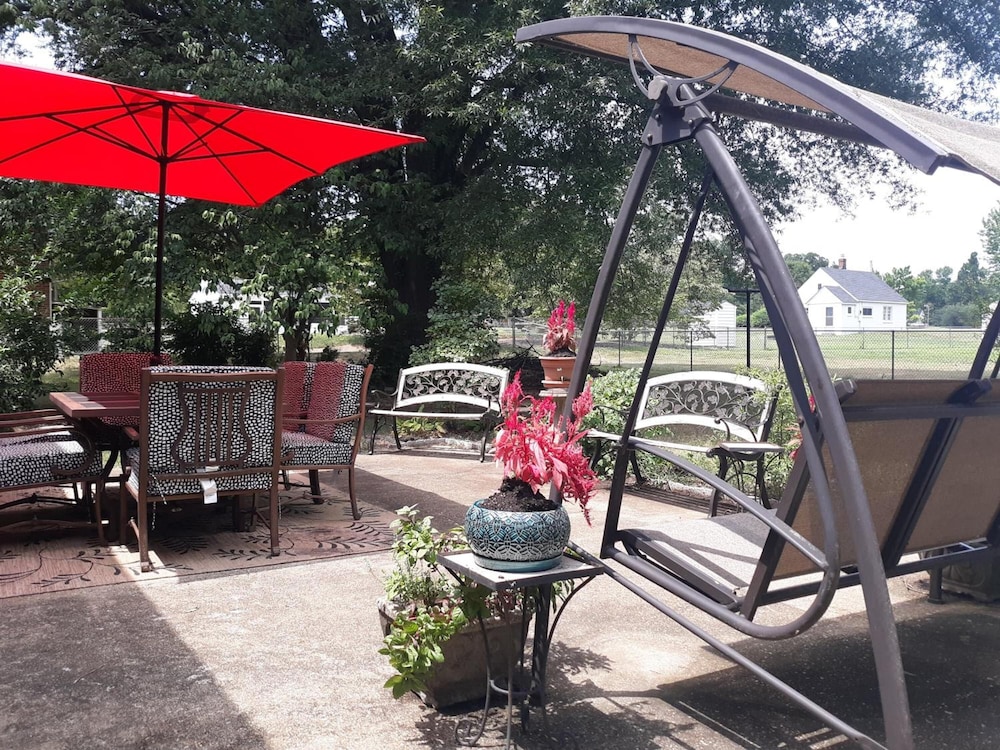 a house full of steel balls and games